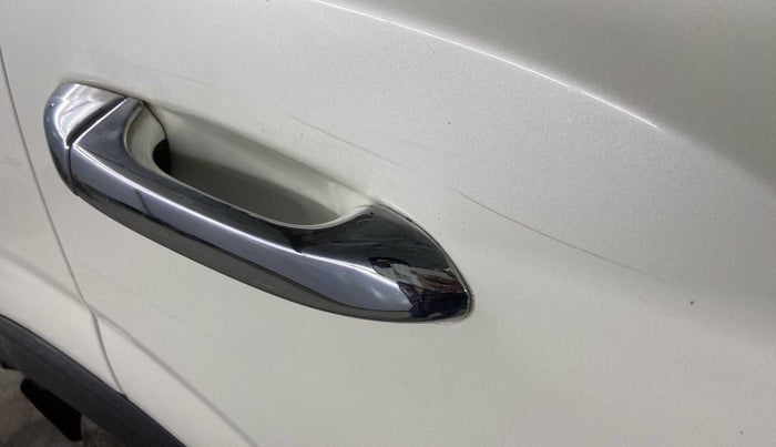 2022 Mahindra XUV300 W8 (O) 1.5 DIESEL AMT, Diesel, Automatic, 18,160 km, Right rear door - Minor scratches