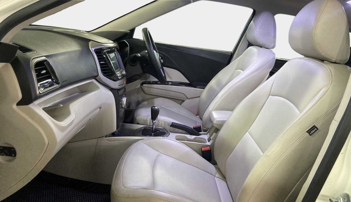 2022 Mahindra XUV300 W8 (O) 1.5 DIESEL AMT, Diesel, Automatic, 18,160 km, Right Side Front Door Cabin