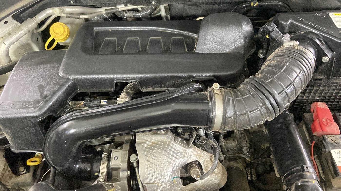 2022 Mahindra XUV300 W8 (O) 1.5 DIESEL AMT, Diesel, Automatic, 18,160 km, Open Bonet