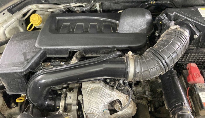 2022 Mahindra XUV300 W8 (O) 1.5 DIESEL AMT, Diesel, Automatic, 18,160 km, Open Bonet