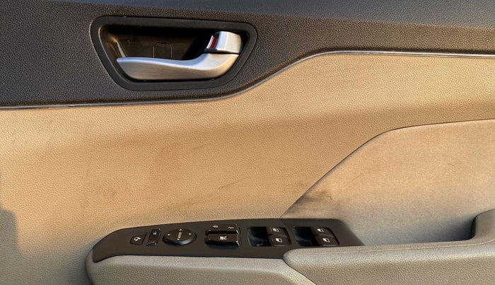 2018 Hyundai Verna 1.6 CRDI SX + AT, Diesel, Automatic, 91,655 km, Driver Side Door Panels Control