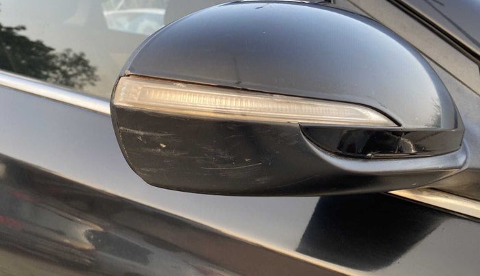 2018 Hyundai Verna 1.6 CRDI SX + AT, Diesel, Automatic, 91,655 km, Right rear-view mirror - Folding motor not working