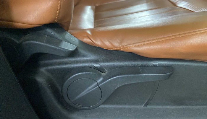 2020 Mahindra XUV500 W5, Diesel, Manual, 49,824 km, Driver Side Adjustment Panel