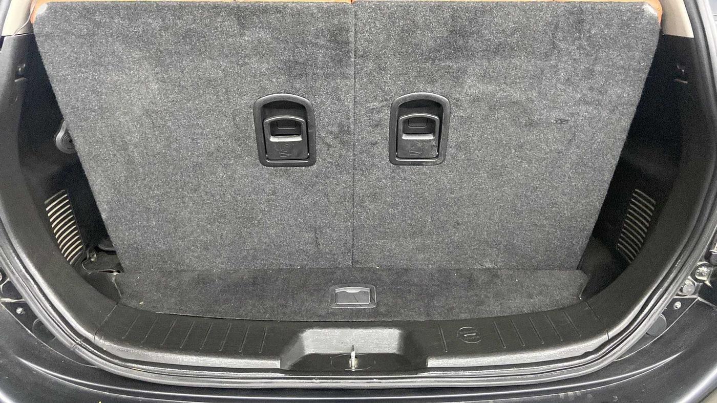 2020 Mahindra XUV500 W5, Diesel, Manual, 49,824 km, Boot Inside