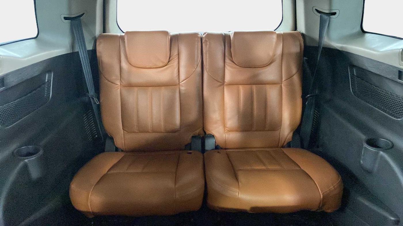 2020 Mahindra XUV500 W5, Diesel, Manual, 49,824 km, Third Seat Row ( optional )