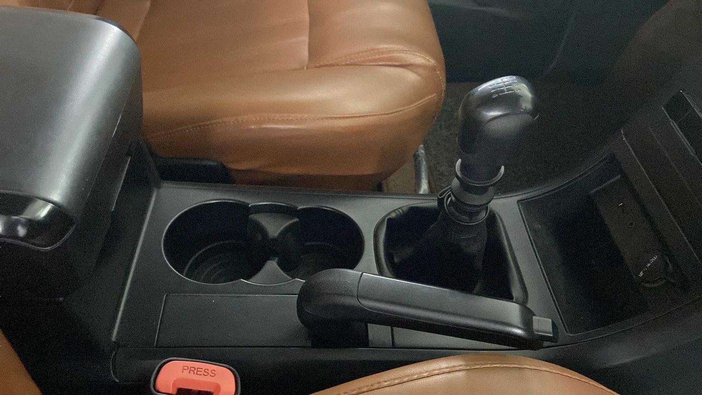 2020 Mahindra XUV500 W5, Diesel, Manual, 49,824 km, Gear Lever