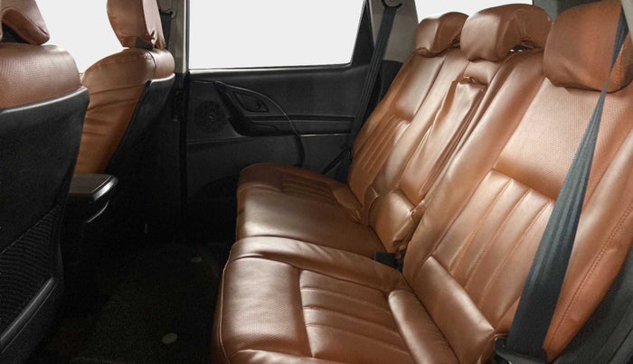 2020 Mahindra XUV500 W5, Diesel, Manual, 49,824 km, Right Side Rear Door Cabin