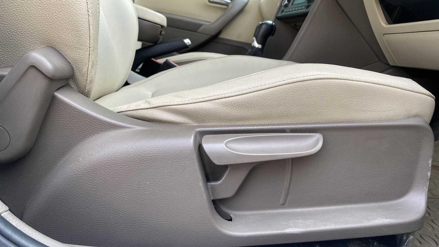 2016 Skoda Rapid 1.5 TDI CR STYLE PLUS AT, Diesel, Automatic, 85,378 km, Driver Side Adjustment Panel