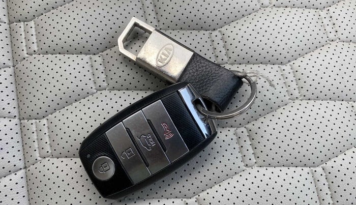 2020 KIA SELTOS HTX 1.5 PETROL DUAL TONE, Petrol, Manual, 18,556 km, Key Close Up