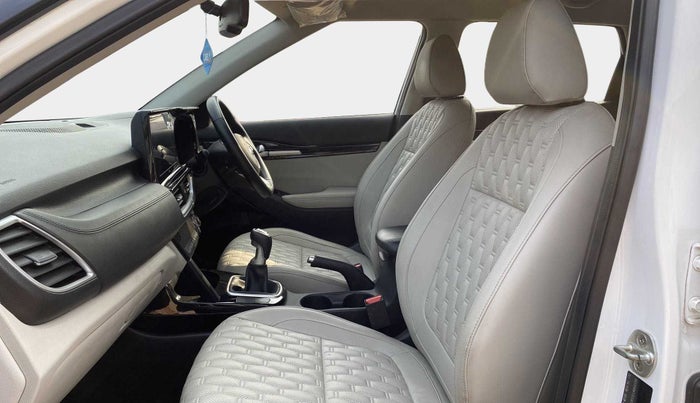 2020 KIA SELTOS HTX 1.5 PETROL DUAL TONE, Petrol, Manual, 18,556 km, Right Side Front Door Cabin