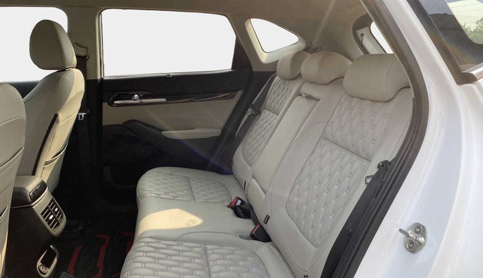 2020 KIA SELTOS HTX 1.5 PETROL DUAL TONE, Petrol, Manual, 18,556 km, Right Side Rear Door Cabin
