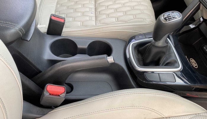 2020 KIA SELTOS HTX 1.5 PETROL DUAL TONE, Petrol, Manual, 18,556 km, Gear Lever