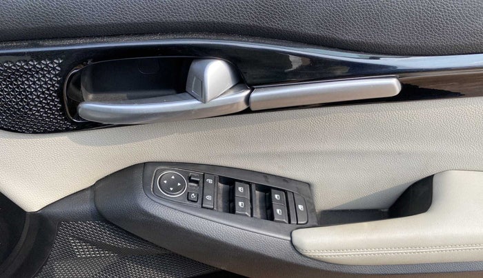 2020 KIA SELTOS HTX 1.5 PETROL DUAL TONE, Petrol, Manual, 18,556 km, Driver Side Door Panels Control