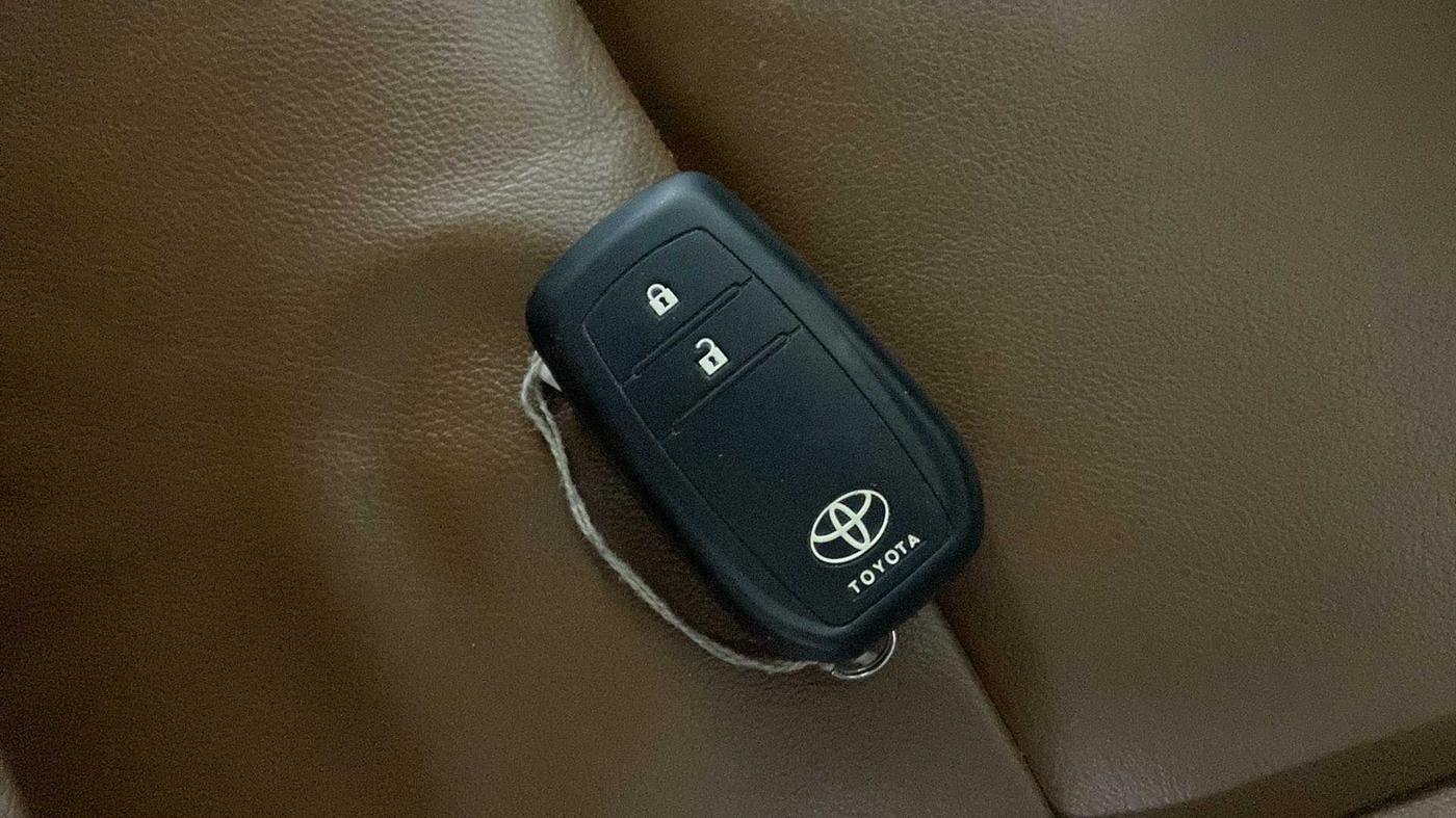 2018 Toyota Innova Crysta 2.8 ZX AT 7 STR, Diesel, Automatic, 53,474 km, Key Close Up