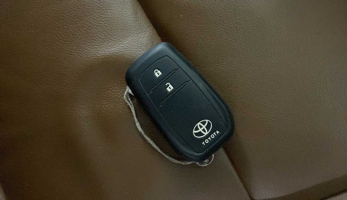 2018 Toyota Innova Crysta 2.8 ZX AT 7 STR, Diesel, Automatic, 53,474 km, Key Close Up