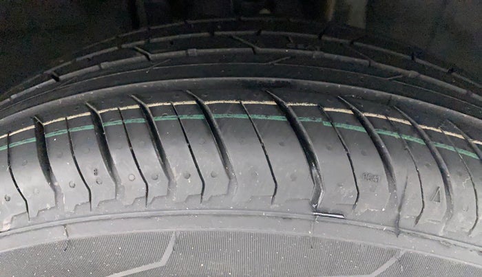 2021 Nissan MAGNITE XV PREMIUM, Petrol, Manual, 47,846 km, Right Front Tyre Tread