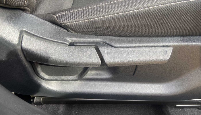 2021 Hyundai NEW I20 SPORTZ 1.2 MT, Petrol, Manual, 3,539 km, Driver Side Adjustment Panel