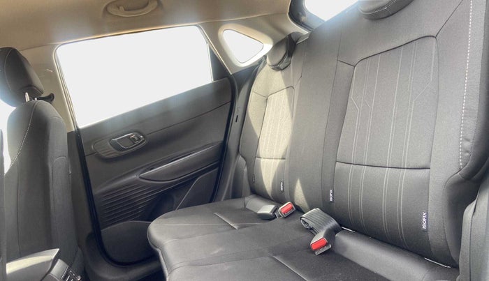 2021 Hyundai NEW I20 SPORTZ 1.2 MT, Petrol, Manual, 3,539 km, Right Side Rear Door Cabin