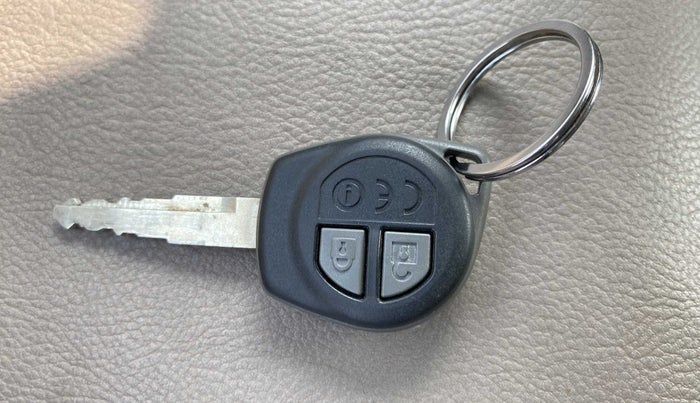 2017 Maruti Dzire VXI, Petrol, Manual, 61,945 km, Key Close Up