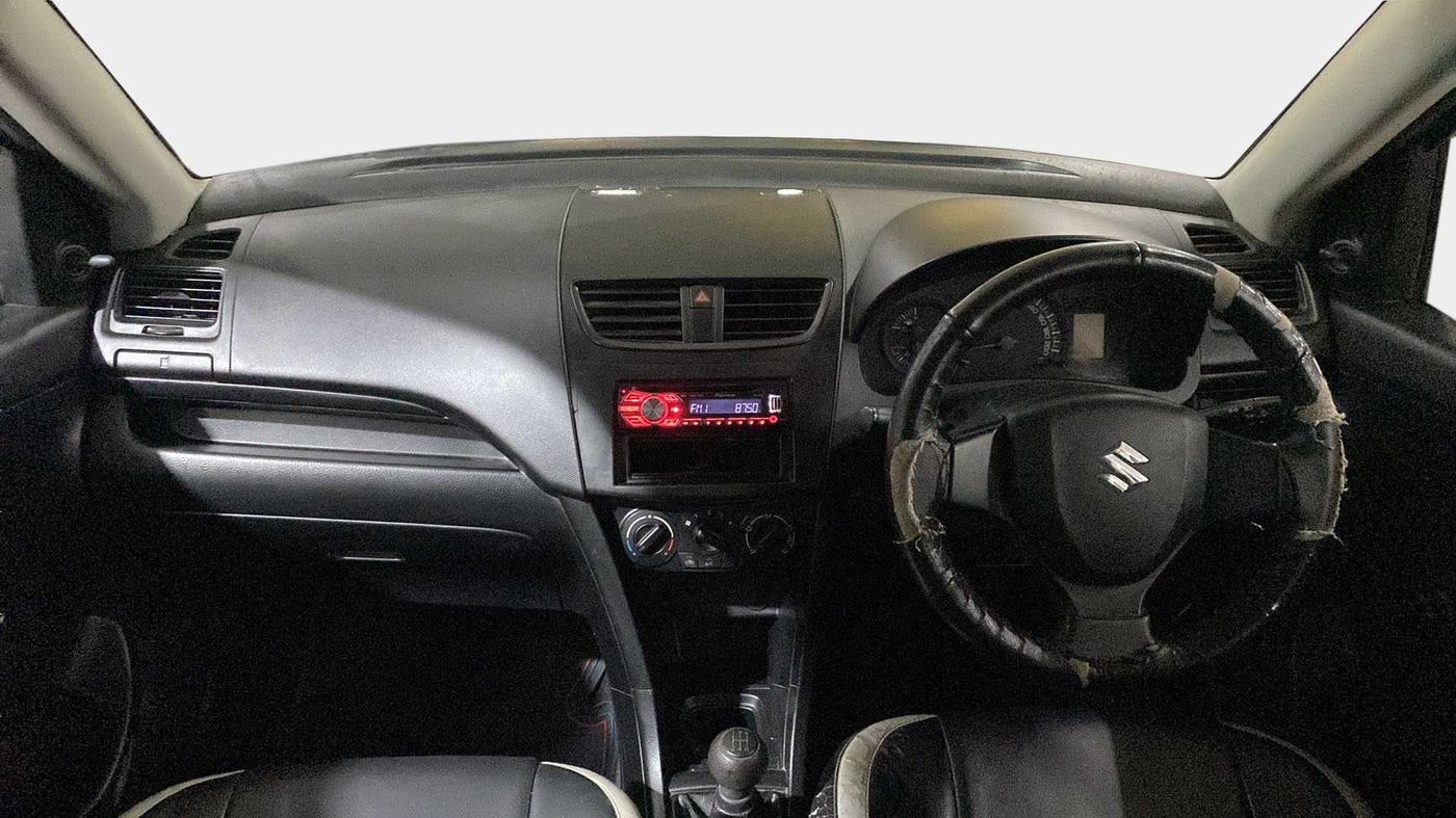 2013 Maruti Swift LXI, CNG, Manual, 80,838 km, Dashboard