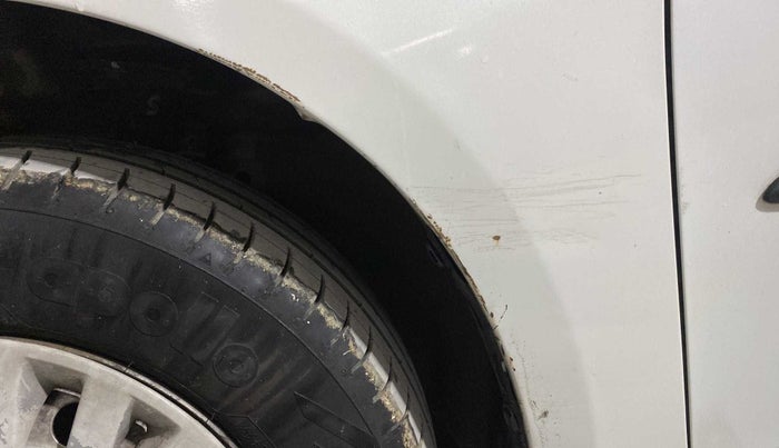 2013 Maruti Swift LXI, CNG, Manual, 80,838 km, Left fender - Minor scratches