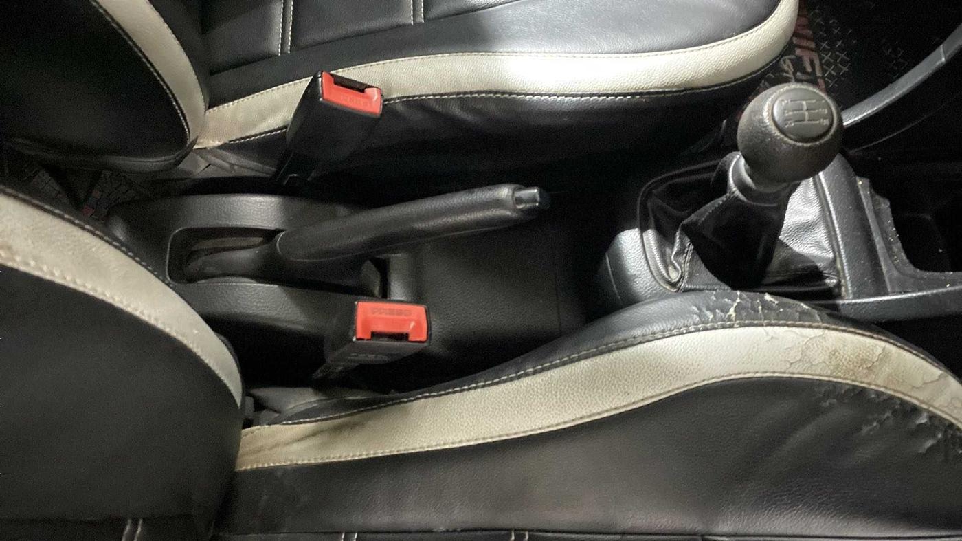 2013 Maruti Swift LXI, CNG, Manual, 80,838 km, Gear Lever