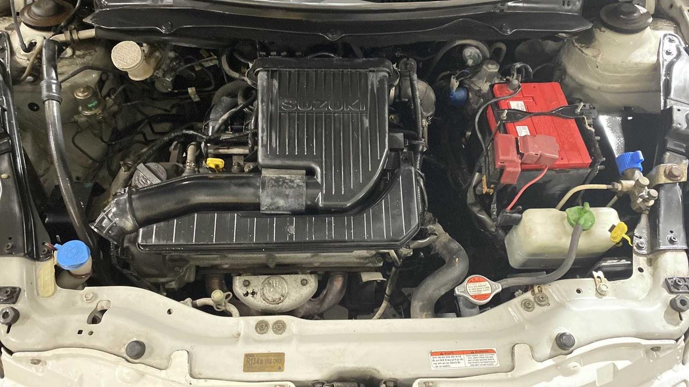 2013 Maruti Swift LXI, CNG, Manual, 80,838 km, Open Bonet