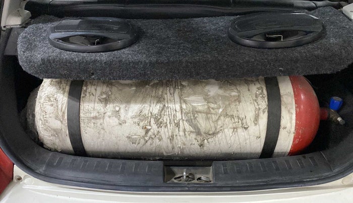 2013 Maruti Swift LXI, CNG, Manual, 80,838 km, Boot Inside