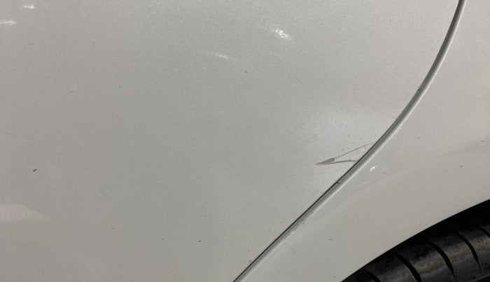 2013 Maruti Swift LXI, CNG, Manual, 80,838 km, Front passenger door - Minor scratches