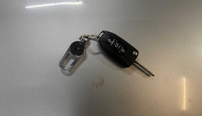 2016 Tata Tiago XZ PETROL, Petrol, Manual, 46,705 km, Key Close Up