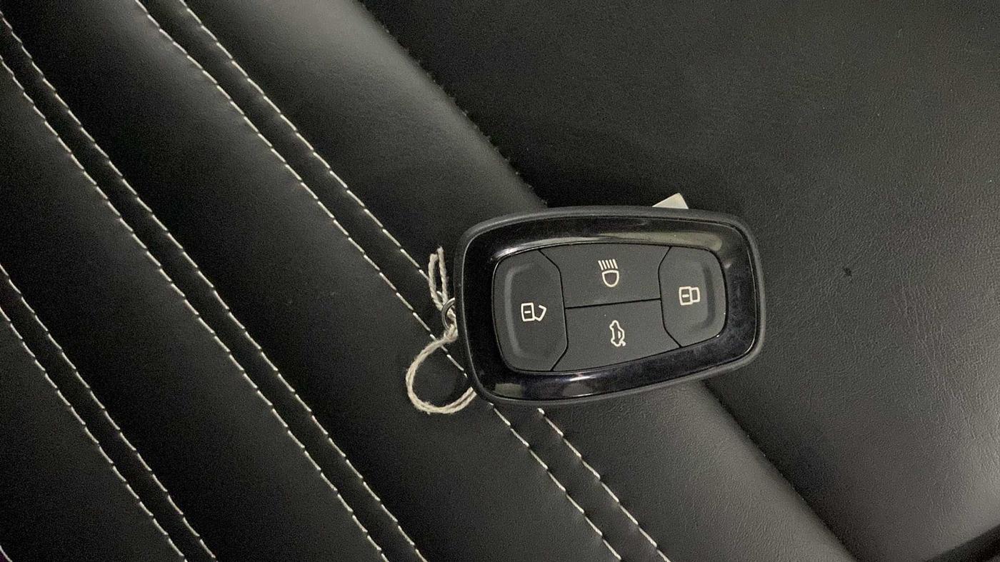 2020 Tata ALTROZ XZ PETROL, Petrol, Manual, 17,866 km, Key Close Up
