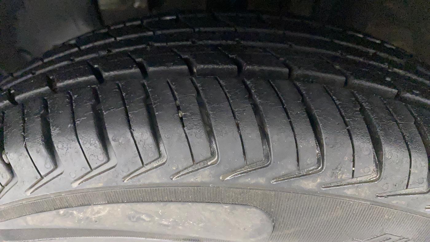 2015 Renault Kwid RXT 0.8, Petrol, Manual, 26,991 km, Left Front Tyre Tread