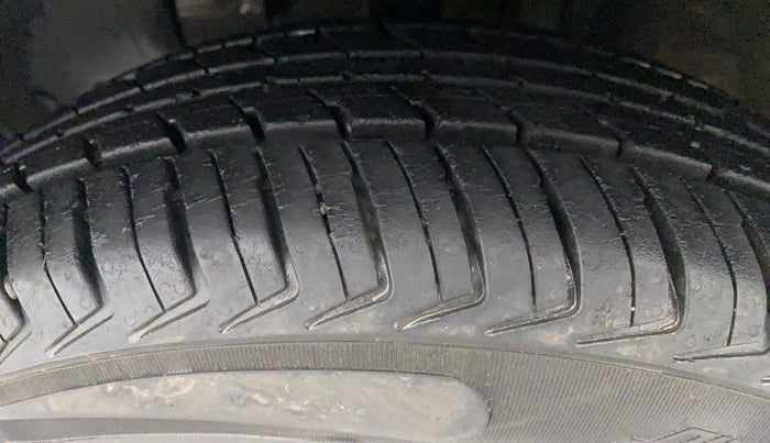 2015 Renault Kwid RXT 0.8, Petrol, Manual, 26,991 km, Left Front Tyre Tread