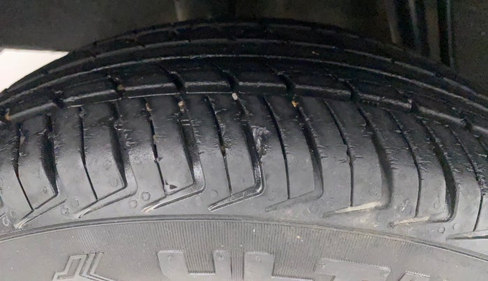 2015 Renault Kwid RXT 0.8, Petrol, Manual, 26,991 km, Right Rear Tyre Tread