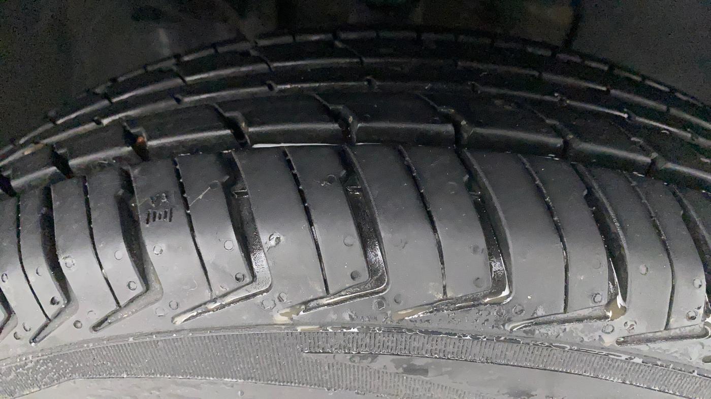 2015 Renault Kwid RXT 0.8, Petrol, Manual, 26,991 km, Right Front Tyre Tread