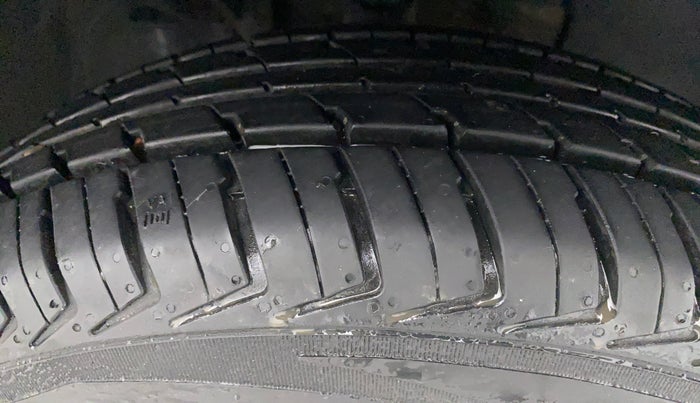 2015 Renault Kwid RXT 0.8, Petrol, Manual, 26,991 km, Right Front Tyre Tread