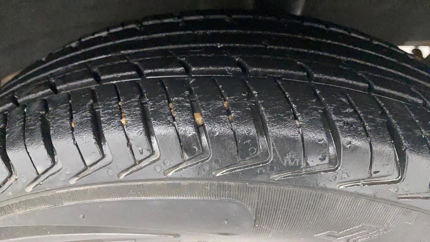 2015 Renault Kwid RXT 0.8, Petrol, Manual, 26,991 km, Left Rear Tyre Tread