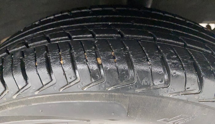 2015 Renault Kwid RXT 0.8, Petrol, Manual, 26,991 km, Left Rear Tyre Tread