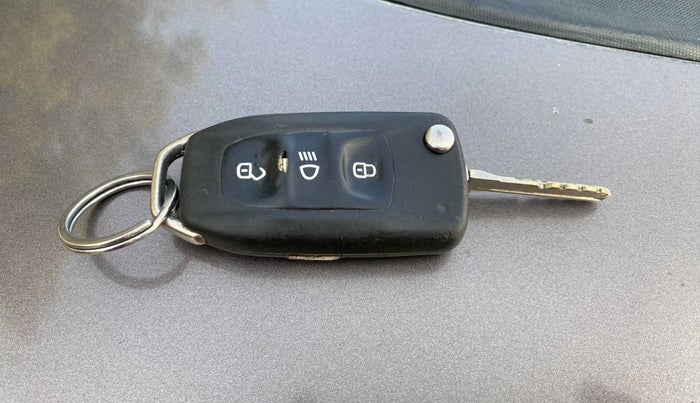 2016 Tata Tiago XZ PETROL, Petrol, Manual, 68,394 km, Key Close Up