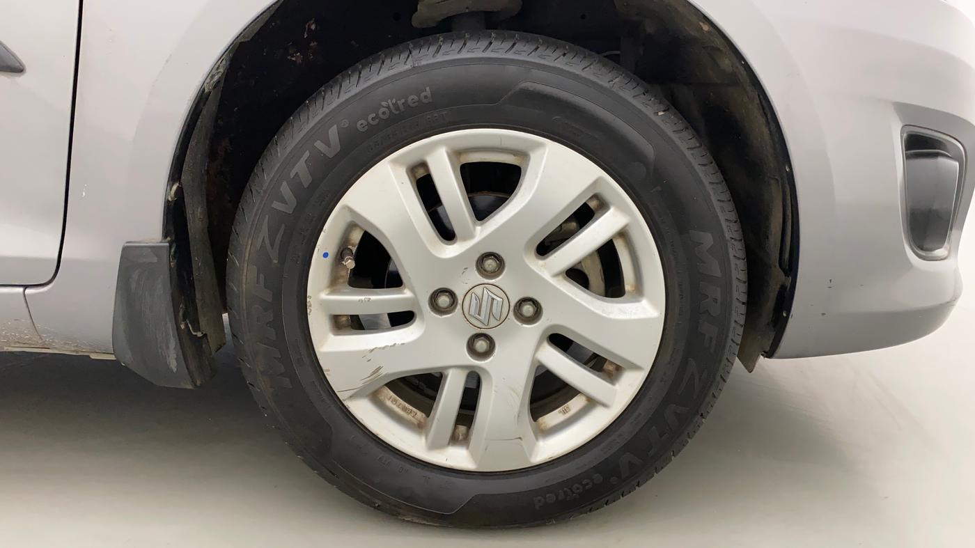 2014 Maruti Swift Dzire ZXI, Petrol, Manual, 93,985 km, Right Front Wheel