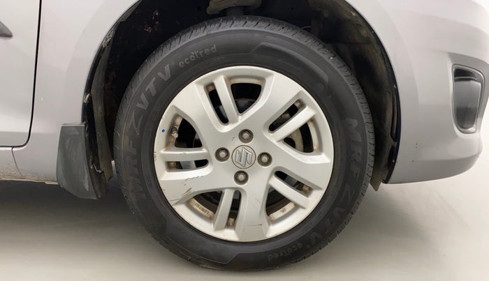 2014 Maruti Swift Dzire ZXI, Petrol, Manual, 93,985 km, Right Front Wheel