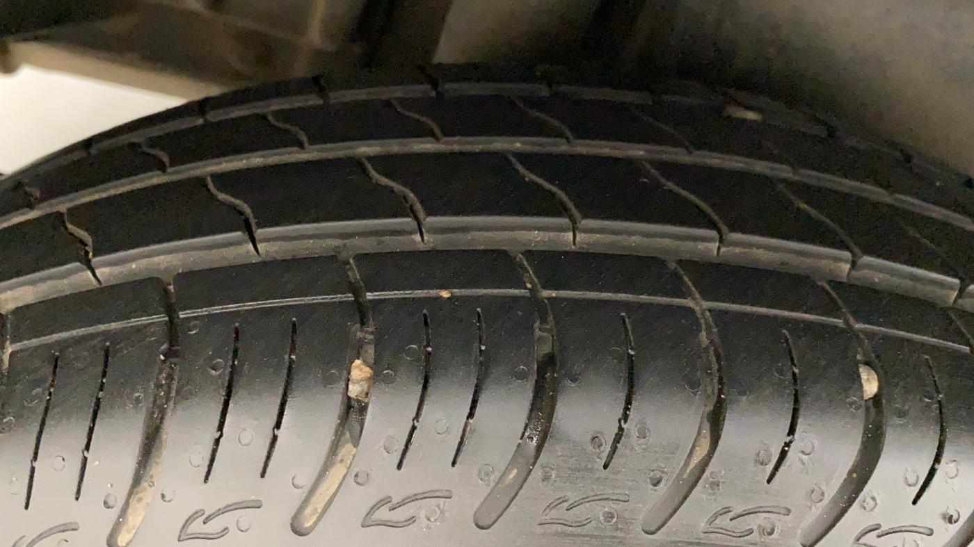 2014 Maruti Swift Dzire ZXI, Petrol, Manual, 93,985 km, Right Rear Tyre Tread