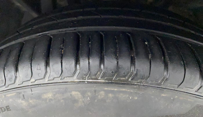 2016 Ford Ecosport TITANIUM+ 1.5L DIESEL, Diesel, Manual, 75,847 km, Left Front Tyre Tread