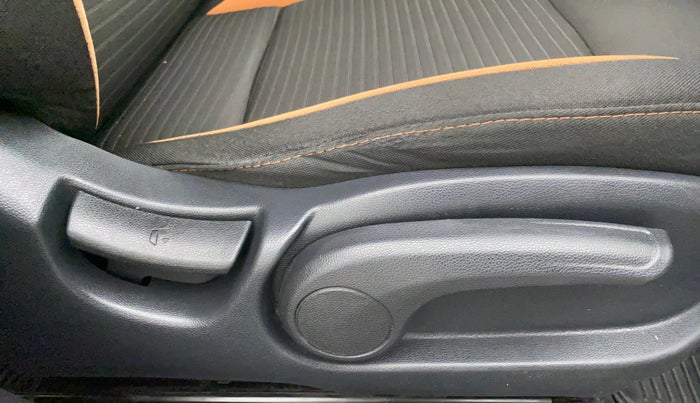 2016 Hyundai i20 Active 1.2 S, Petrol, Manual, 75,229 km, Driver Side Adjustment Panel