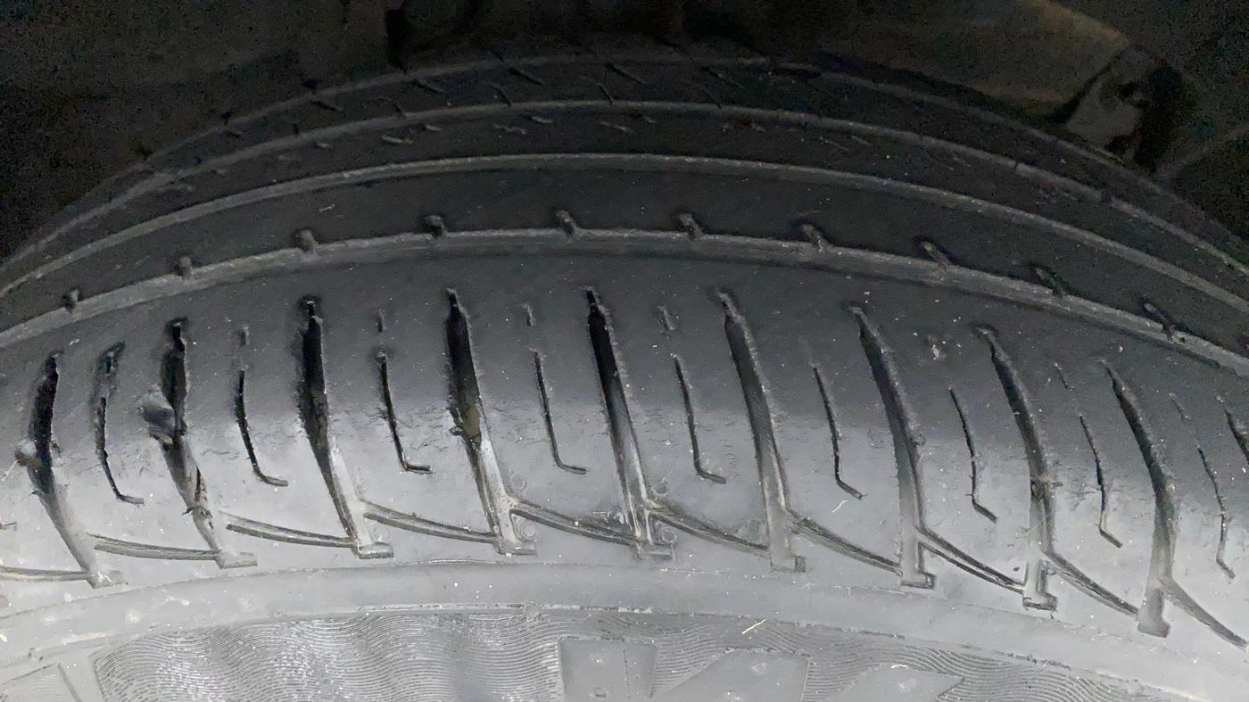2018 Renault Duster RXS CVT, Petrol, Automatic, 44,165 km, Right Front Tyre Tread