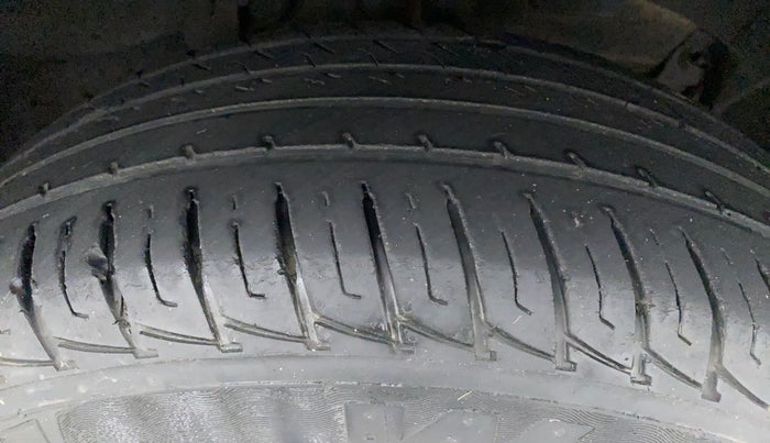 2018 Renault Duster RXS CVT, Petrol, Automatic, 44,165 km, Right Front Tyre Tread