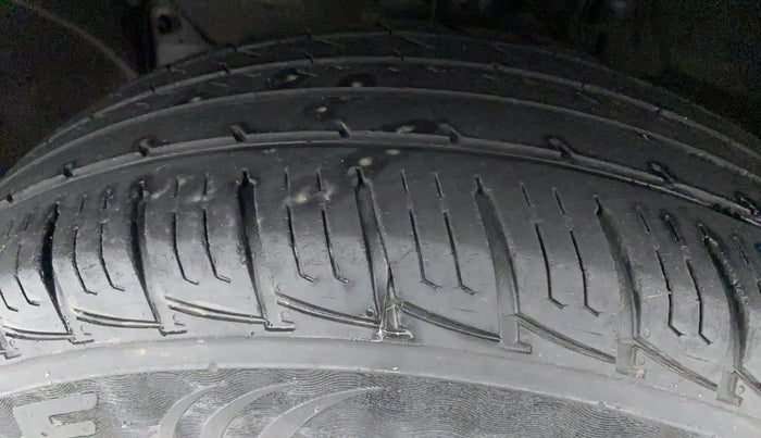 2018 Renault Duster RXS CVT, Petrol, Automatic, 44,165 km, Left Front Tyre Tread