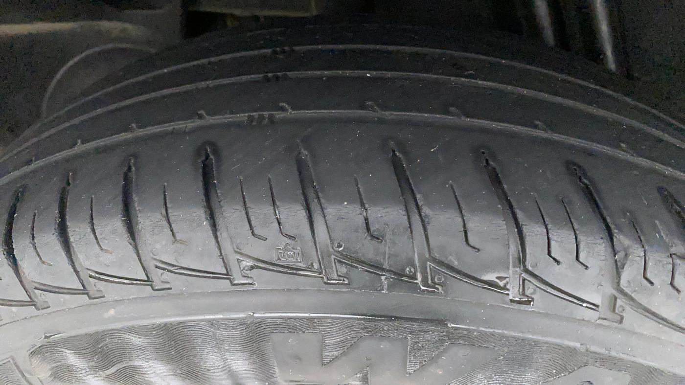 2018 Renault Duster RXS CVT, Petrol, Automatic, 44,165 km, Right Rear Tyre Tread