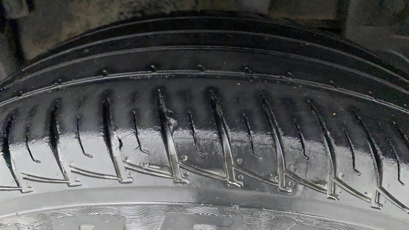 2018 Renault Duster RXS CVT, Petrol, Automatic, 44,165 km, Left Rear Tyre Tread