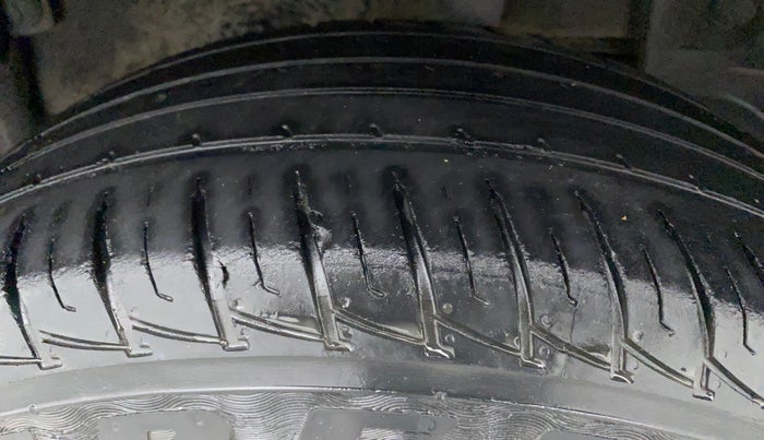 2018 Renault Duster RXS CVT, Petrol, Automatic, 44,165 km, Left Rear Tyre Tread